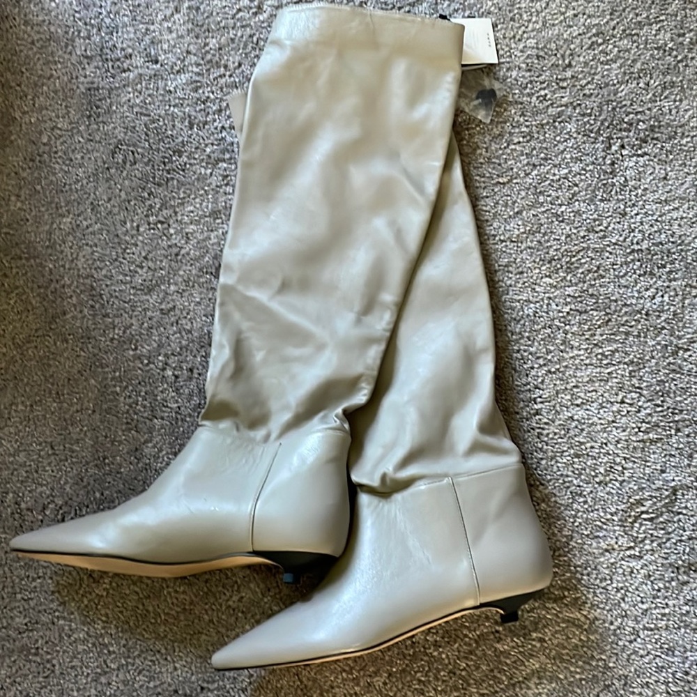 Knee high leather boots grey brand new kitten heel